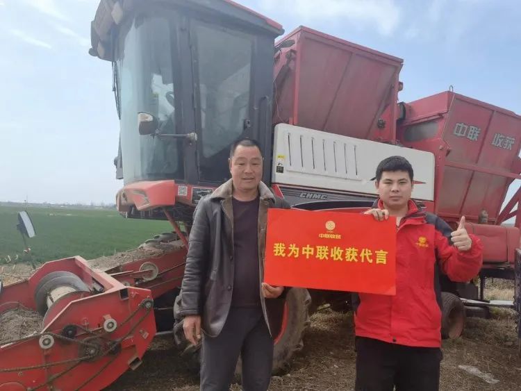 侯榮曉：開著中聯(lián)收獲花生收獲機(jī)年入十五六萬，超輕